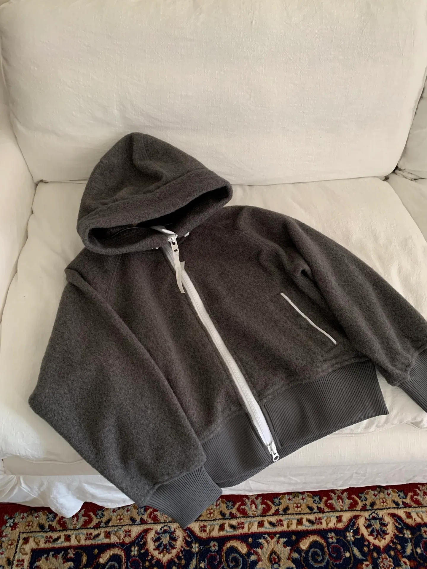 P660 Big Goose White Label Hooded Cashmere Sweatshirt Jacket [Original Mold] [Perfectly Restored] Canada Goose Canada Goose SS22 Chilliwack Humanature 01 Logo Label Zipper Drawstring Hooded Fleece Long Sleeve Bomber Jacket 7102W1 Exclusively customized wool fabric. Only compared with ZP. The popularity of this season’s new style does not require any elaboration. The fabric is warm and comfortable long plush. It is easy to put on and take off. High-tech breathable space cotton liner. It makes the entire garment very stiff and soft, comfortable and lightweight at the same time. Breathable, soft, not sweaty, lightweight, stylish, and non-deformable. The iconic double-striped reflective strips are designed behind the collar and hood. No detail is missed. High-density goose badge. All threaded accessories are customized. Three colors to choose from. Each one is super western. The upper body effect is very high-end. The loose version is not bloated at all. It is quite fashionable. It can be said that it is a very unique design. This year's must-have style is the same for men and women🔥 Color: black color code, dark gray, goose egg yolk Size: XS.-M